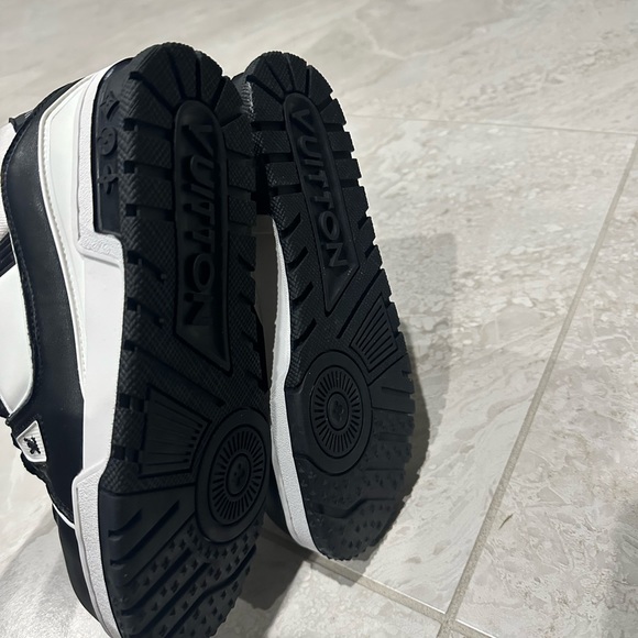 Louis Vuitton Donkey Fat Shoes - Picture 5 of 5